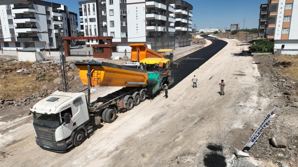 Siverek’te ramazan baran bulvarı sıcak asfaltla yenilendi